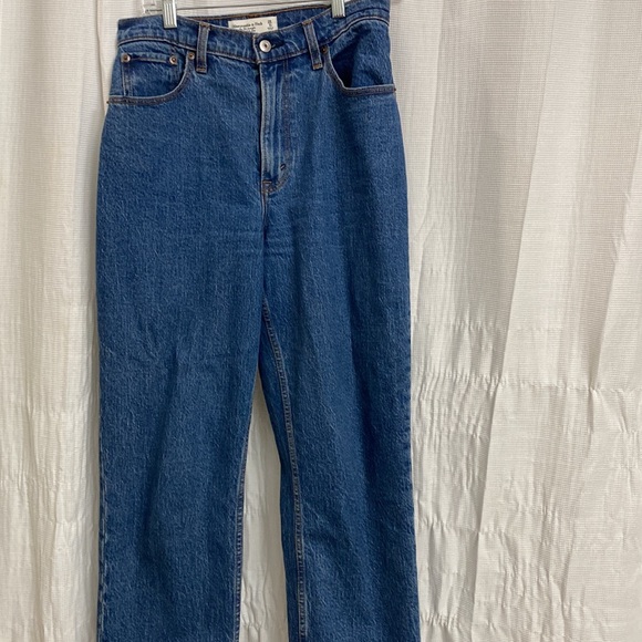 Abercrombie Medium Wash Ultra High Rise 90s Straight Jean - Picture 2 of 6